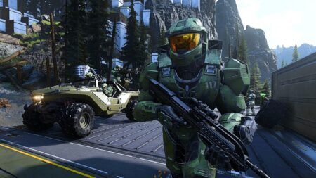 A spartan running in Halo Infinite