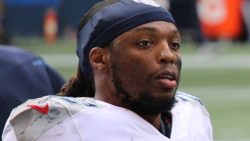 Derrick Henry playing football