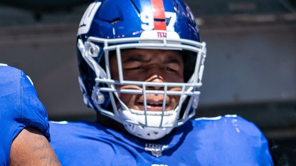 Dexter Lawrence playing football