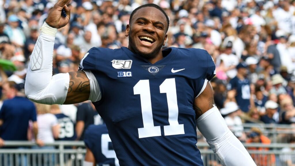 Micah Parsons playing football