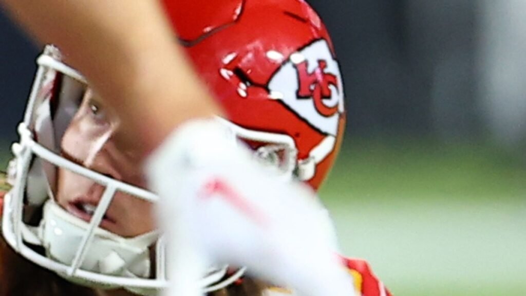 Tommy Townsend playing football