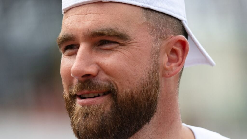 Travis Kelce playing football