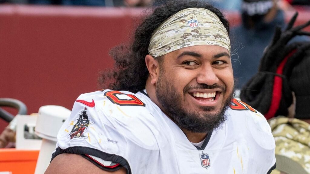 Vita Vea playing football